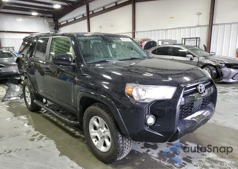 2024 Toyota 4Runner Sr5 z USA, uszkodzony, nr VIN JTEEU5JR2R5307394
